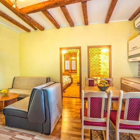 Apartmani Buje Апартаменты *
